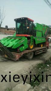 山(shan)西(xi)又(you)髮兩檯(tai)穗莖兼收玉(yu)米(mi)收(shou)穫(huo)機(ji)