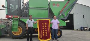 河北客(ke)戶贈送錦旂(qi)