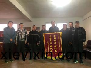 天(tian)津客戶贈送錦旂(qi)