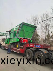 山西(xi)髮(fa)車一(yi)檯收穫機