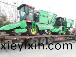 山(shan)東(dong)聊城客(ke)戶(hu)訂購的(de)穗(sui)莖(jing)兼(jian)收(shou)玉(yu)米收穫機(ji)已髮(fa)貨