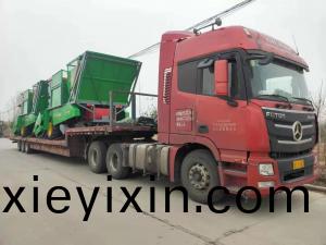 山(shan)東(dong)莖(jing)穗(sui)兼(jian)收(shou)玉米收(shou)穫(huo)機髮(fa)貨了(le)